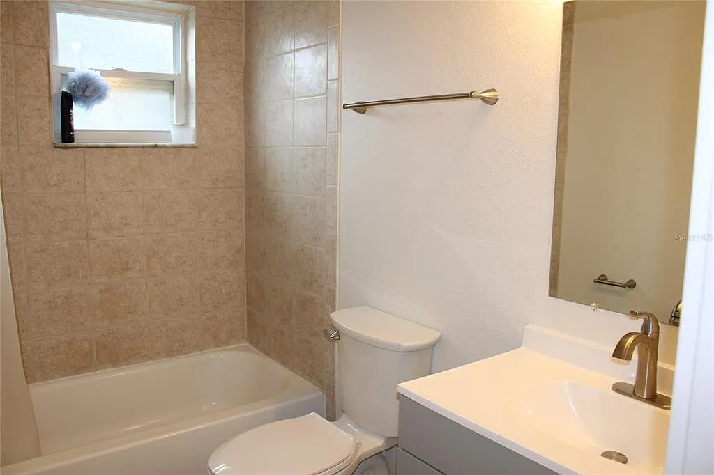 4 bed, 2.0 bath, 1196 sqft, $2,500 — Photo 4