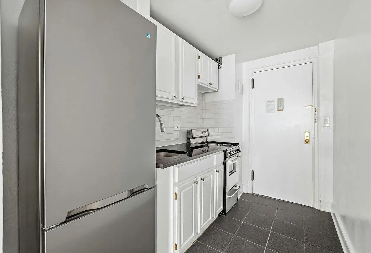 307 East 44th Street — Photo 4