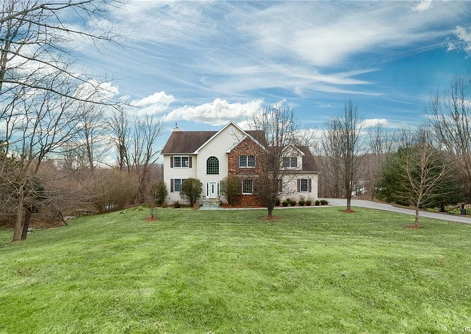 1st image of 10 Duke Dr