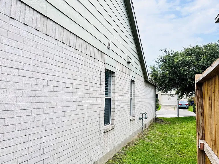 8134 Sanders Forest Ct — Photo 37