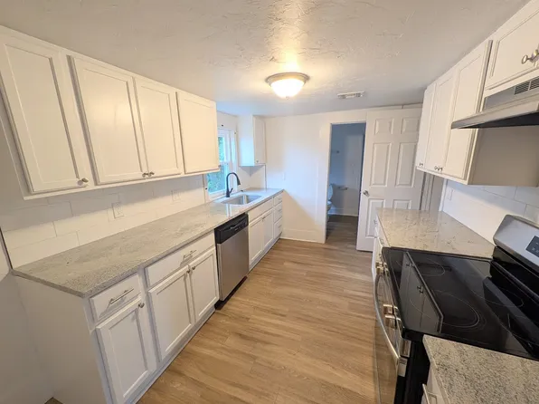 925 S 3rd St, Chickasha, OK 73018