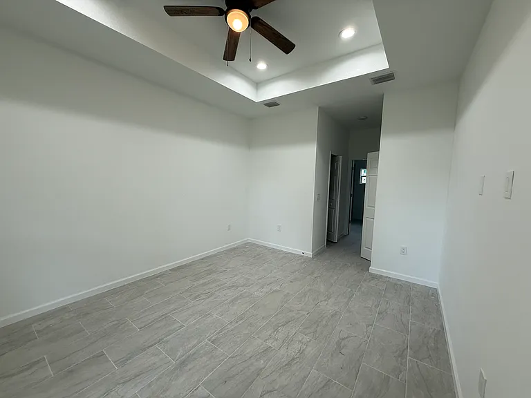 2523 Cloras St — Photo 8