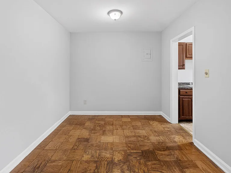 4550 Macarthur Blvd NW #302 — Photo 6