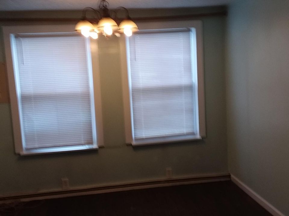 dinning space in large kit