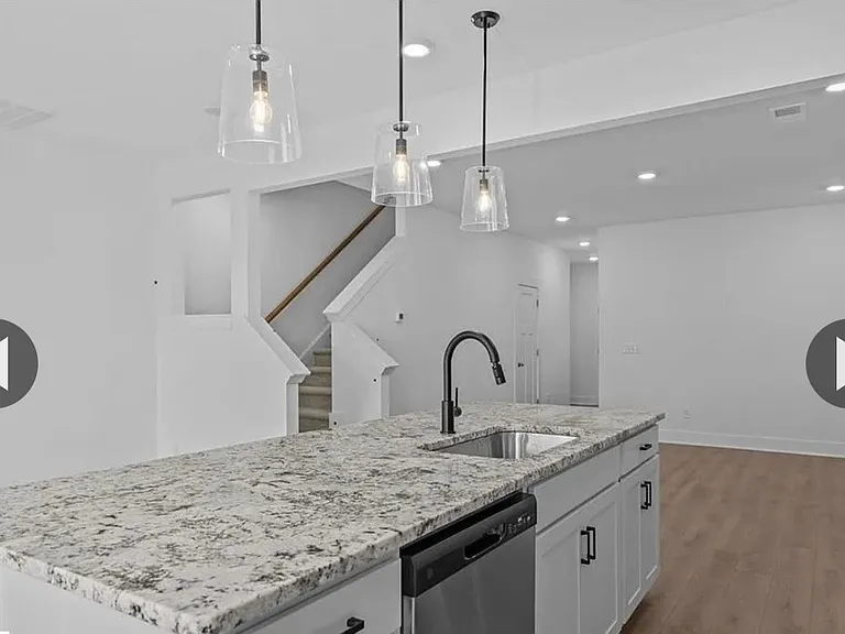 Beautiful Spacious Kitchen