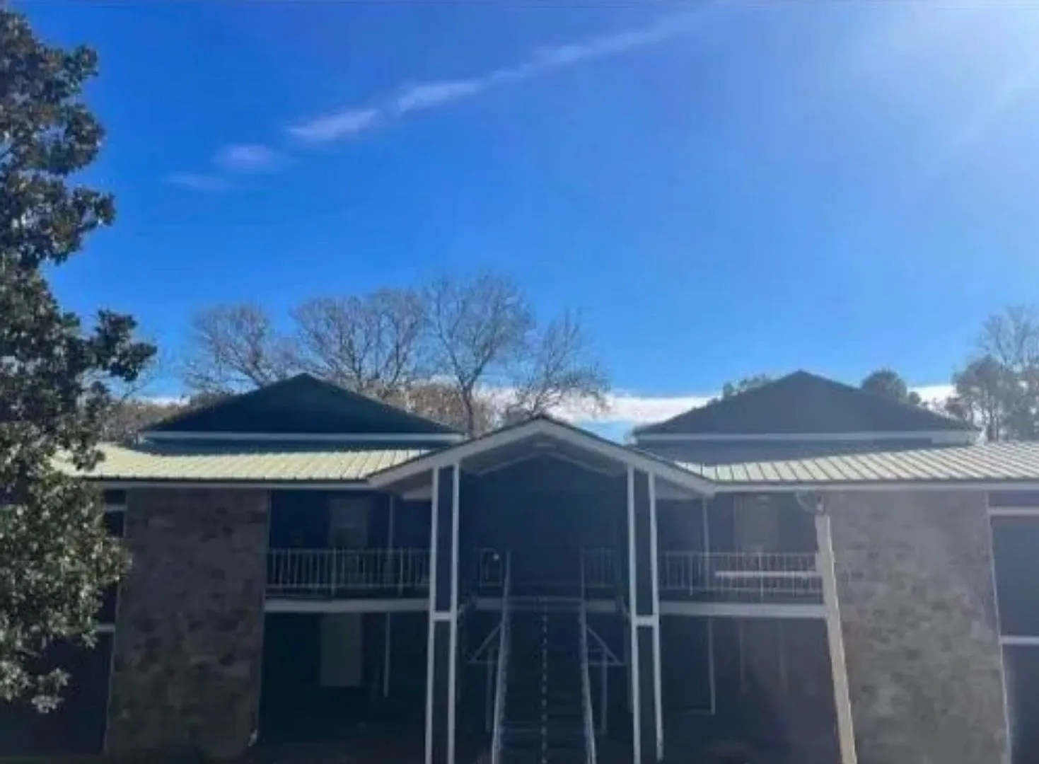 320 Aquarius Dr — Photo 1