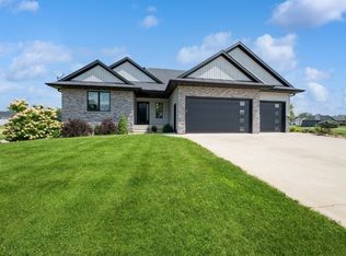 9300 Feather Ridge Way, Cedar Rapids, IA 52411