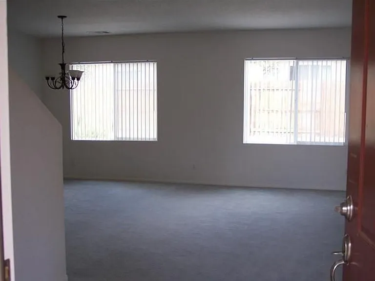 3207 Summer Breeze Ave — Photo 2