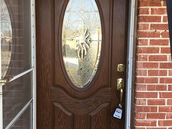 2nd image of 2809 Belhaven Dr