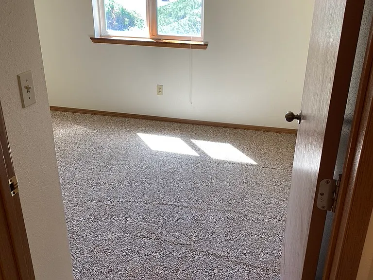 1100 N Alder St — Photo 10