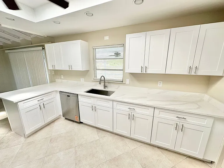 3140 Caledonia Ave — Photo 4