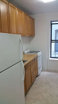 Rented by Max & Associates Realty Corp | media 10