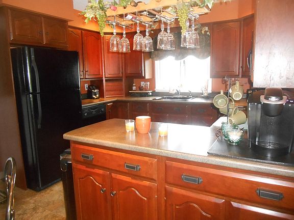 3rd image of 44 Sherwood Dr