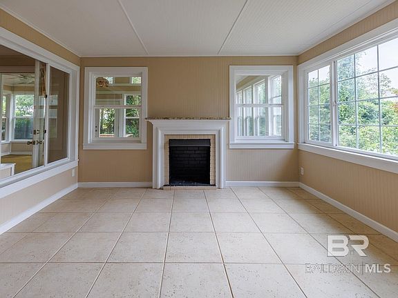 5th image of 208 Pinecrest Ln