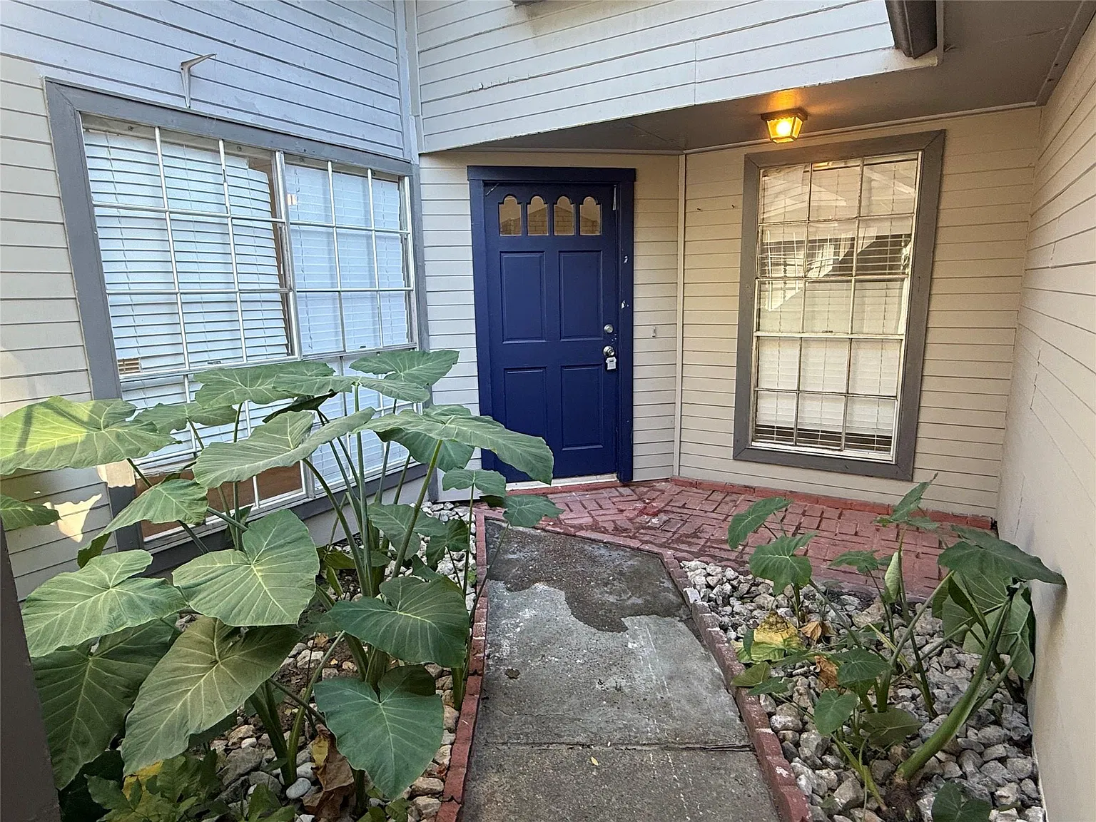3 bed, 2.0 bath, 1603 sqft, $1,895 — Photo 3