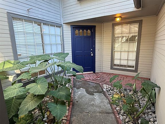 3rd image of 15311 Oak Terrace Dr