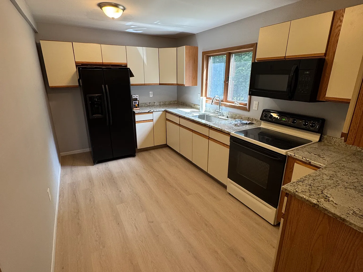 19 Starr Ave — Photo 3