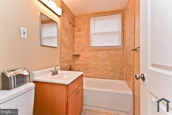 2838 Hartford St SE #201 — Photo 8
