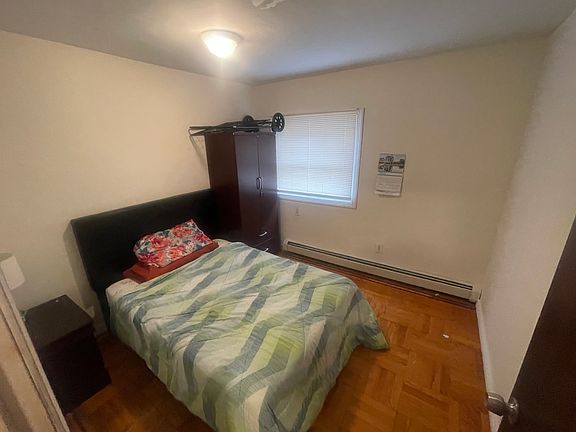 3rd image of 4051 Laconia Ave Floor 1