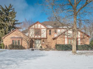 41344 Beacon Rd, Novi, MI 48375