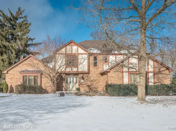 41344 Beacon Rd, Novi, MI 48375