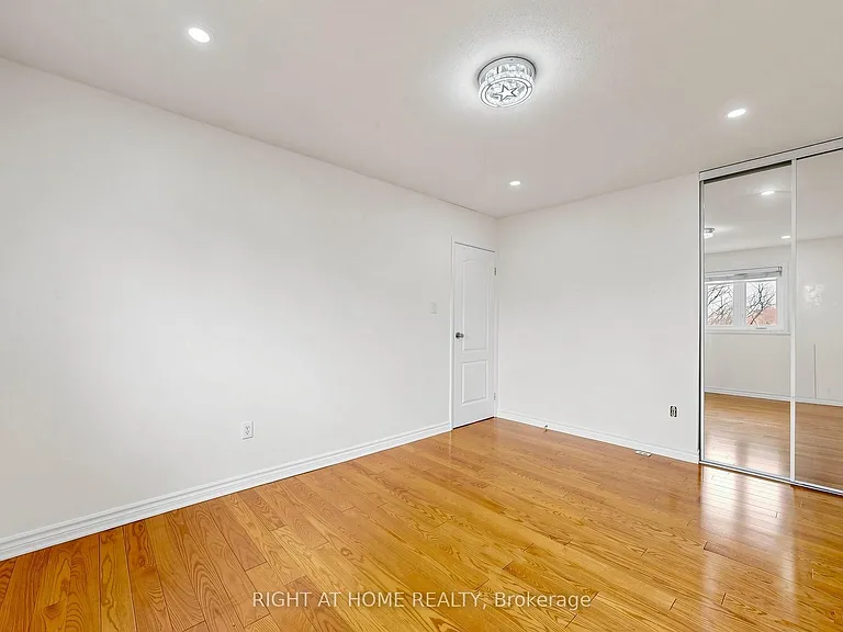 86 Howlett Ave — Photo 34