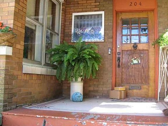 3rd image of 204 W Armstrong Ave #2/1
