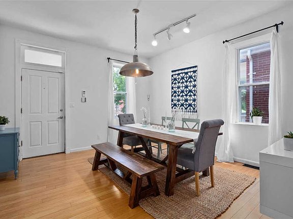 2nd image of 6844 Waldemar Ave
