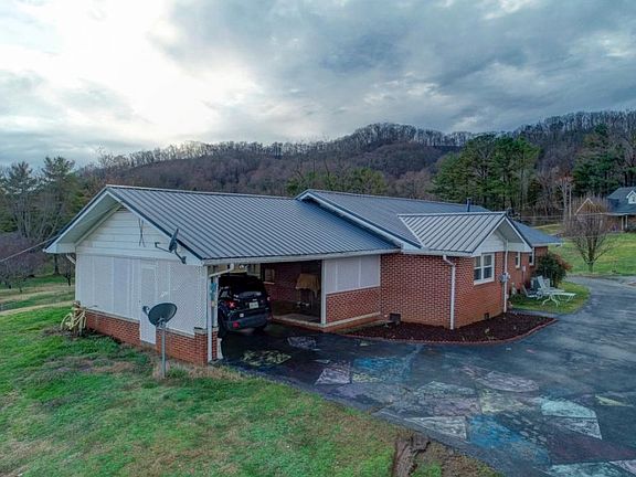 4th image of 501 Maple Ln