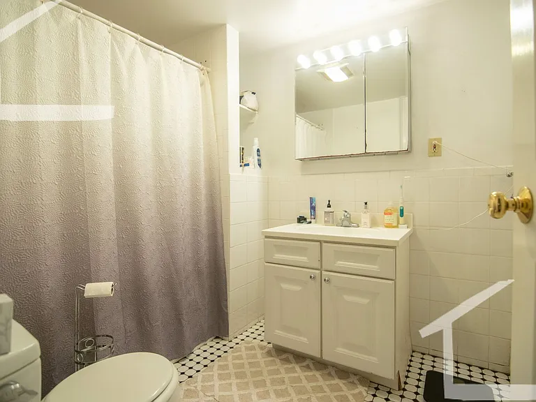 22 Glenville Ave #1D — Photo 6