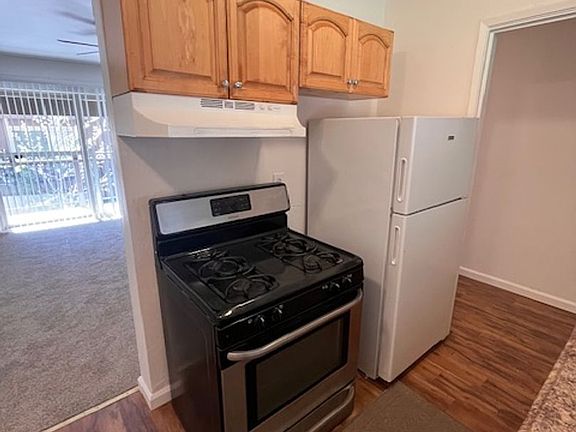 4th image of 1070-1074 Echo Rd #10