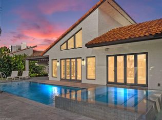 572 Tierra Mar Ln #19, Naples, FL 34108