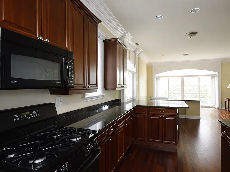 924 W Cornelia Ave #4S — Photo 2