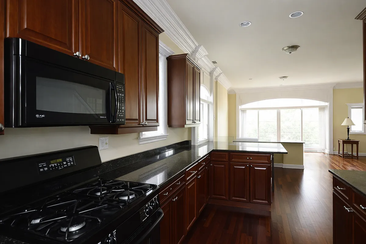 Building Photo - 924 W Cornelia Ave #4S