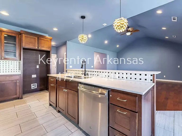 2400 Worthington Ave — Photo 8