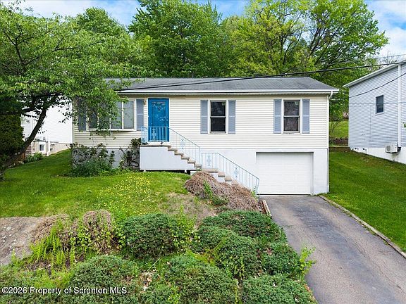3rd image of 1207 Moltke Ave