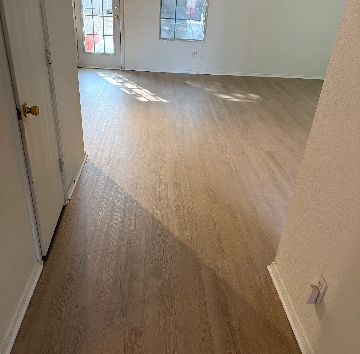 4 bed, 2.5 bath, 2763 sqft, $2,400 — Photo 3