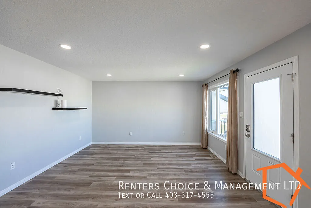 3 Bedroom Main Floor, Utilities Included — Photo 4
