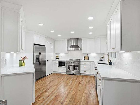 2nd image of 10210 Kinross Rd