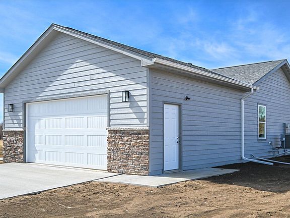 5th image of 210 Harvest Hills Dr