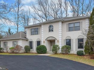 80 Locust Dr, Huntingdon Valley, PA 19006