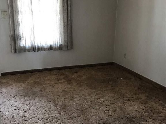 2nd image of 105 Sherman St