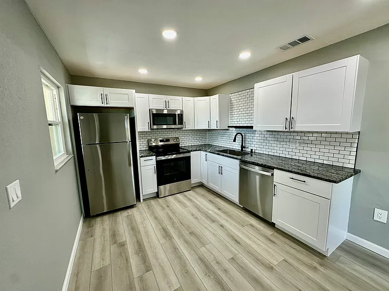 460 Base Ave E #129 — Photo 2