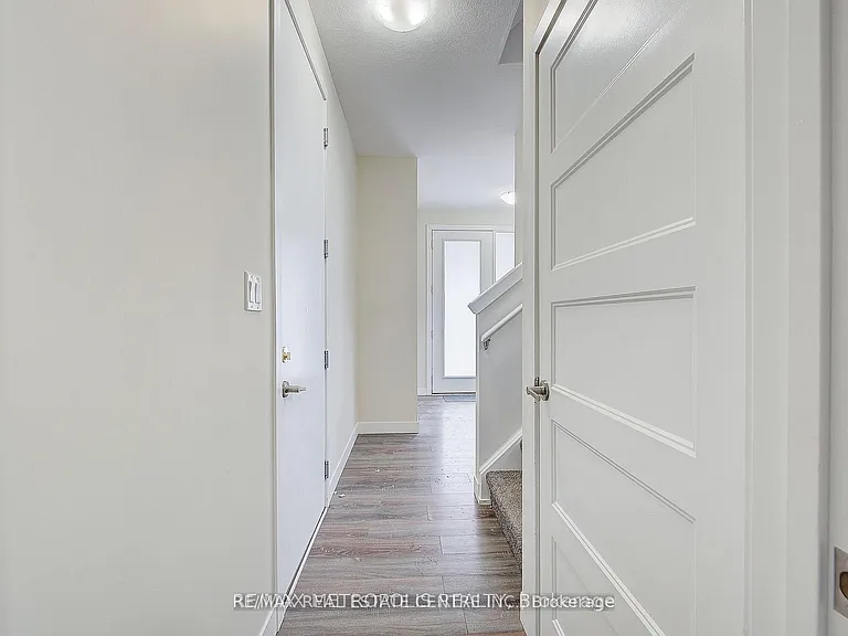 996 West Village Sq — Photo 27