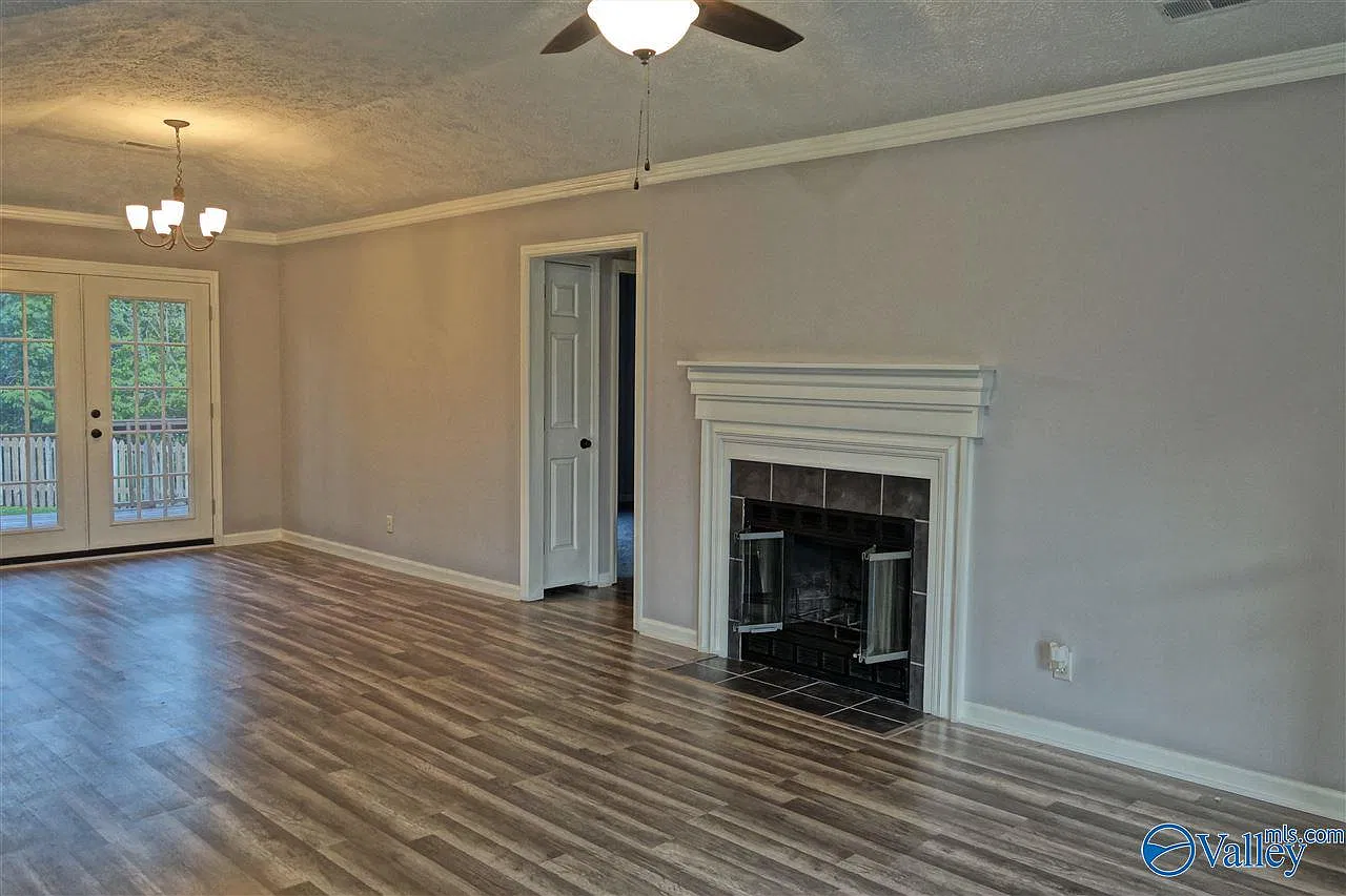 3 bed, 2.0 bath, 1425 sqft, $1,650 — Photo 3