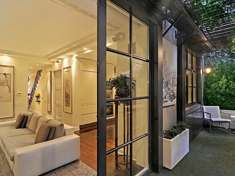 985 Park Ave photo 1