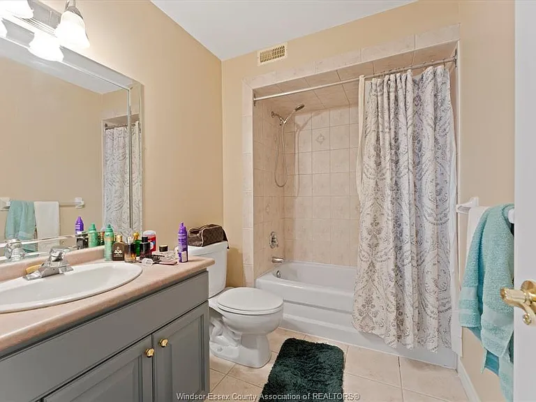 5740 Wayne St — Photo 25