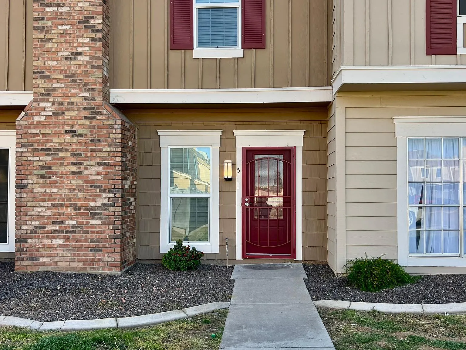 2 bed, 1.5 bath, 950 sqft, $1,595 — Photo 2