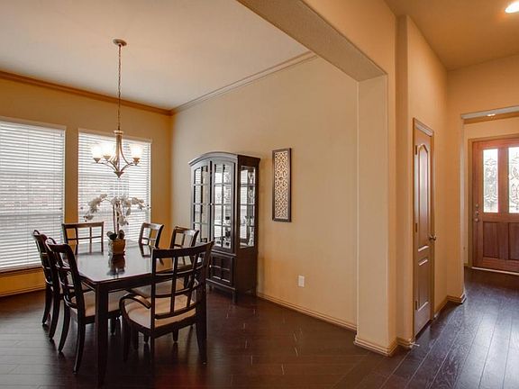 3rd image of 2111 Ascot Ln