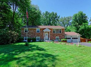 50 Bayberry Dr, Halfmoon, NY 12065